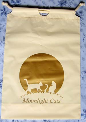 ベージュの巾着