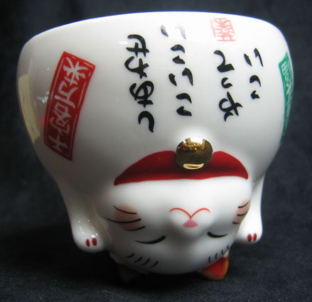 招き猫逆立ち