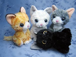 チビ猫のぬいぐるみ