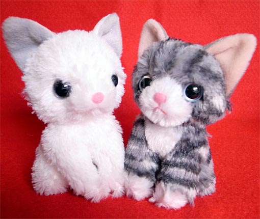 ちび猫のぬいぐるみ正面