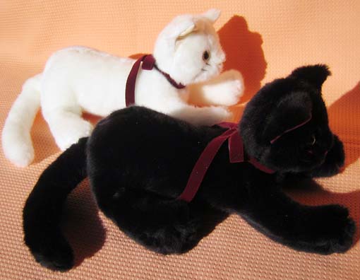 クタクタ猫のぬいぐるみ(大)横から
