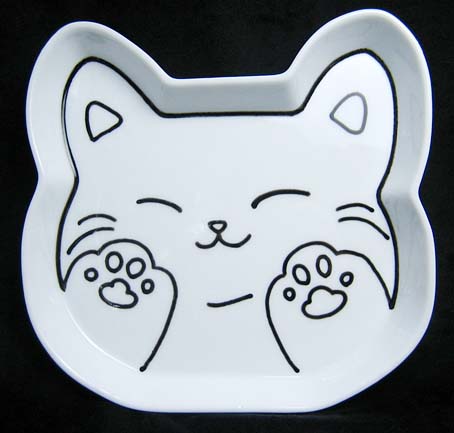 猫の顔の形のお皿