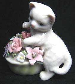 花と猫の置物(陶器)