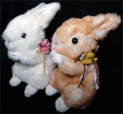 花飾りうさぎのぬいぐるみ