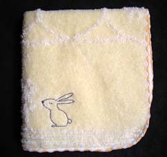 うさぎの刺繍ハンドタオル