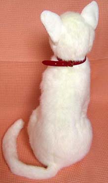 実物大猫のぬいぐるみ(白猫)