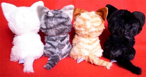 ちび猫のぬいぐるみ正面
