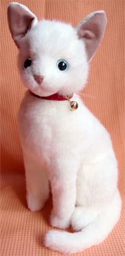実物大猫のぬいぐるみ(白猫)