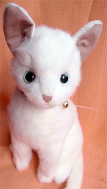 実物大猫のぬいぐるみ(白猫)