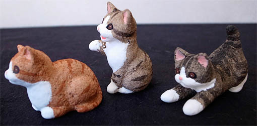 桐の猫人形