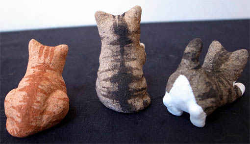 桐の猫人形