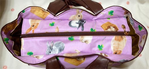 うさぎ柄のバッグ